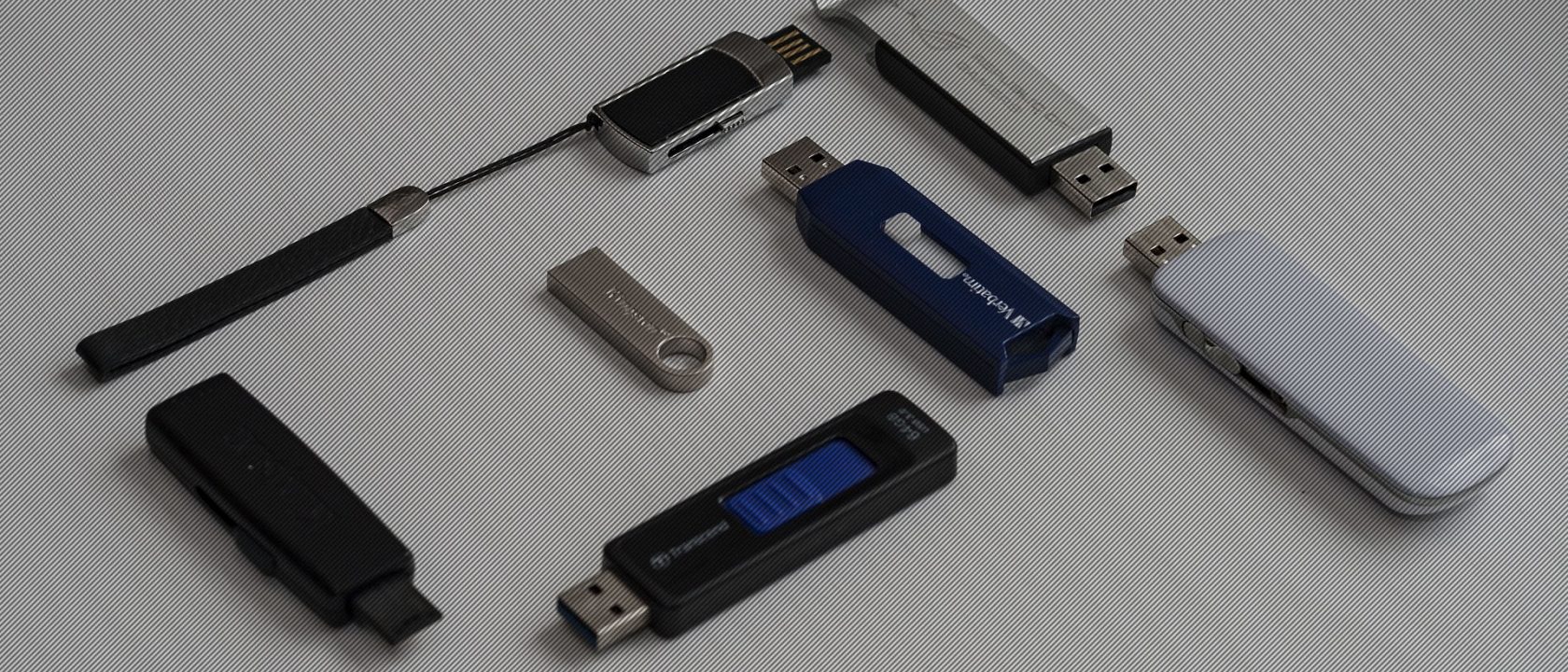 På den här sajten kommer du få ta del av information rörande USB-minnen, olika varianter samt dess fördelar. Lagring är ett hett område inom teknik och här gäller det att använda sig av varianter som både är smidiga, flexibla och som tar så lite plats som möjligt.